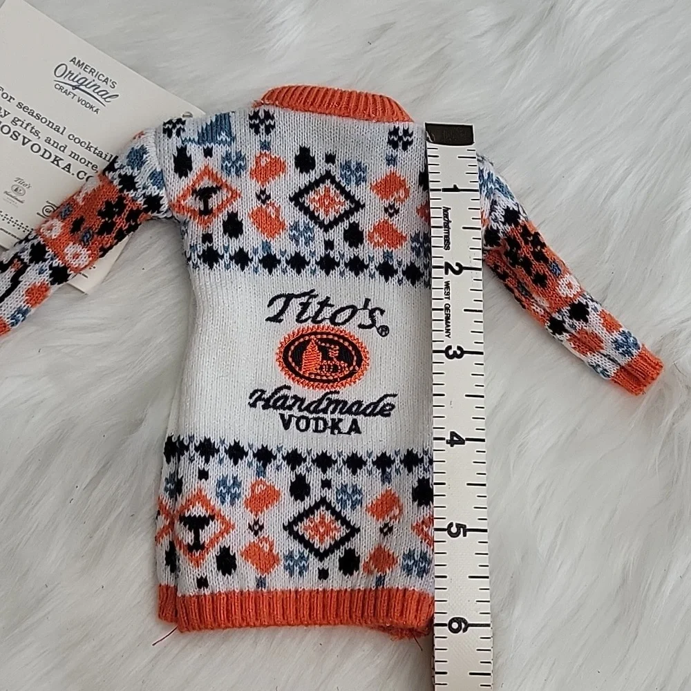 TITO'S HANDMADE VODKA NeW White Orange Knit Novelty‎ Gift Display Bottle Sweater